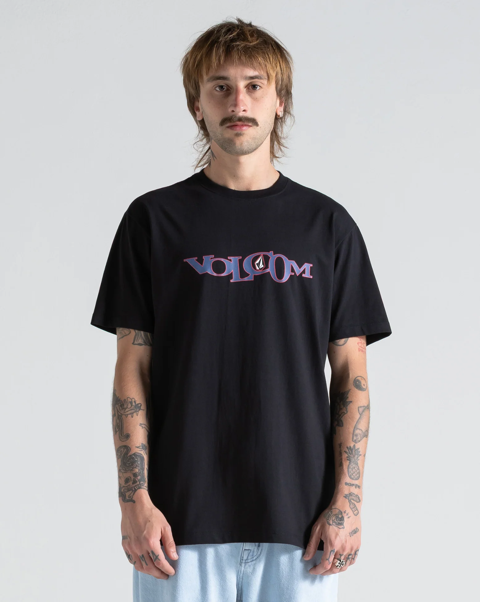 CAMISETA VOLCOM SILK MC SKIDDER - PRETO
