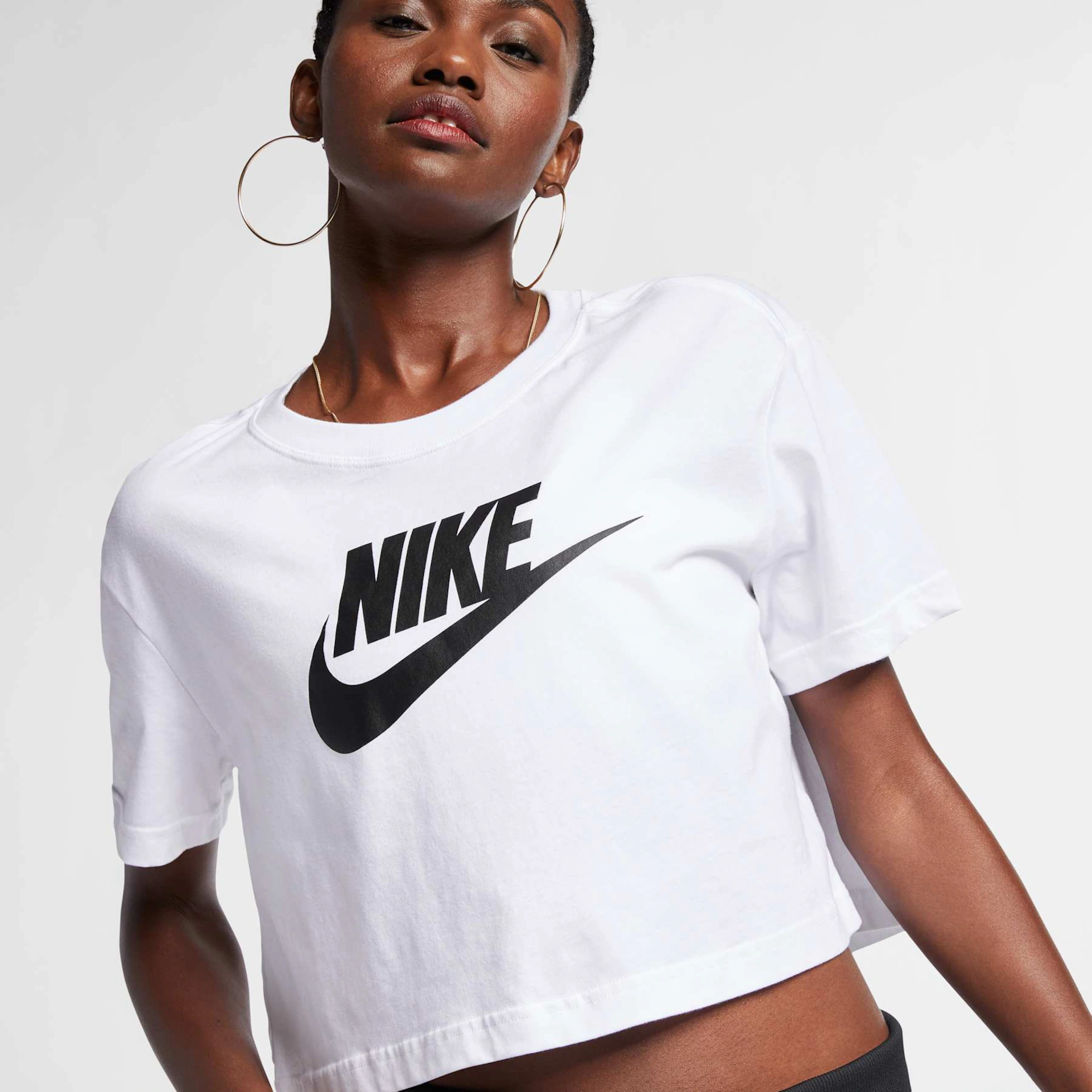 CAMISETA NIKE FEMININA SPORTSWEAR CROPPED...