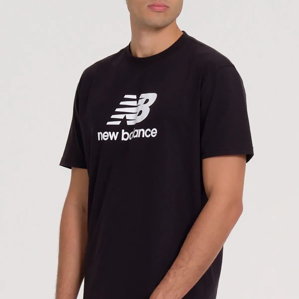 CAMISETA MASC. NB ESSENTIALS - PRETO E BR...