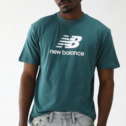 CAMISETA MASC. NB ESSENTIALS - VERDE MEDUSA